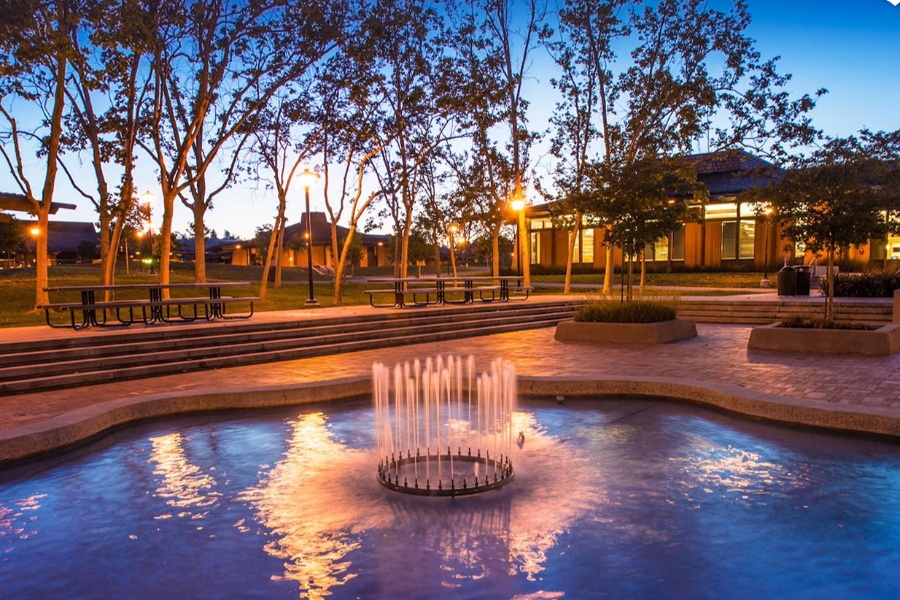 Fountain in Library Quad at dusk